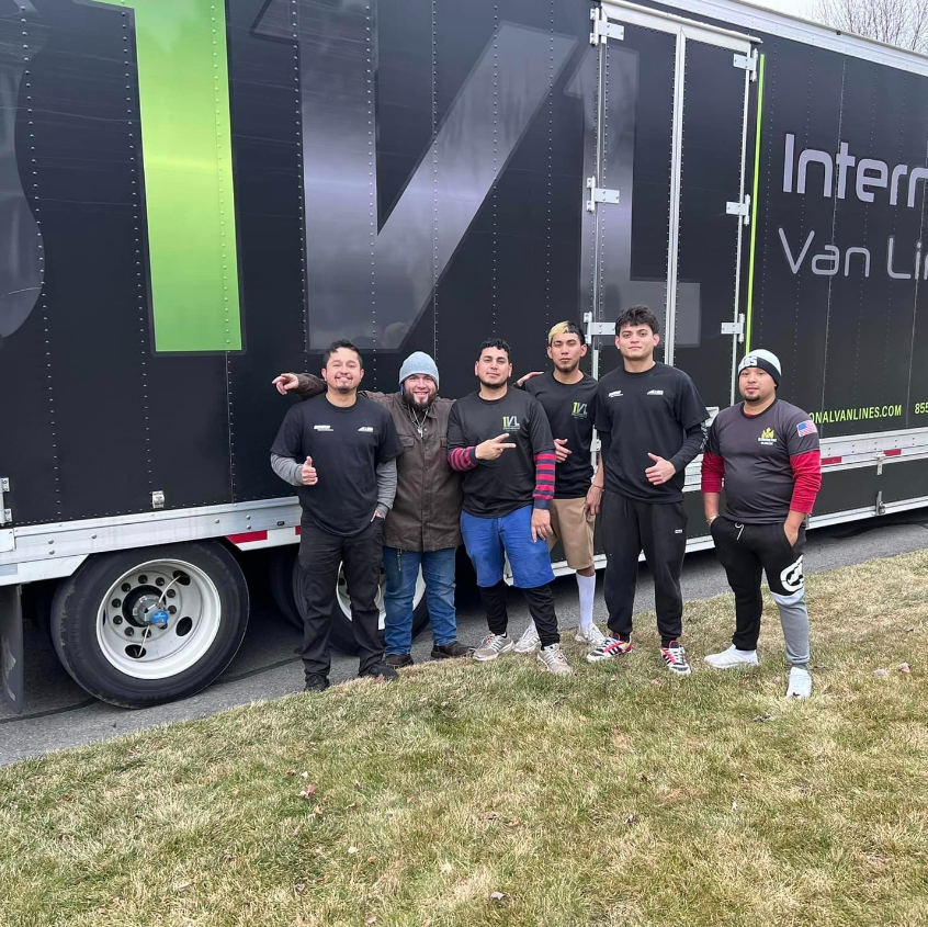 INTERNATIONAL VAN LINES crew