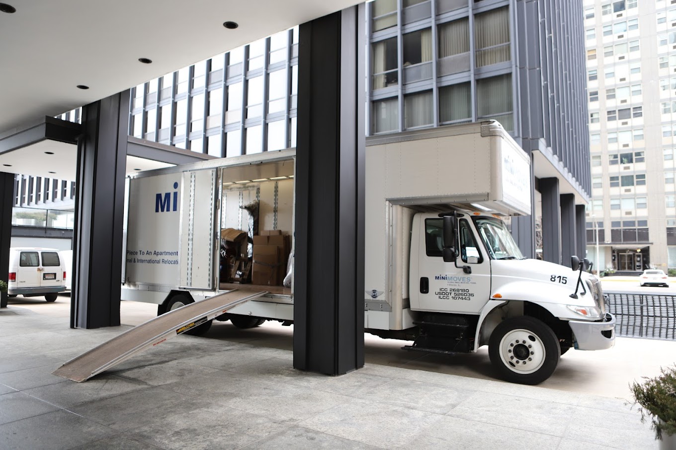 MINI MOVES trucks